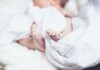 Czy noworodek może spać w body?